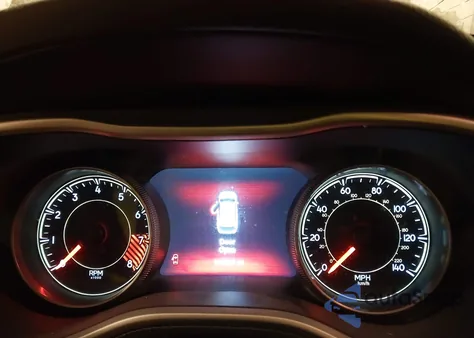 2015 Jeep Cherokee Trailhawk z USA, uszkodzony, nr VIN 1C4PJMBSXFW525218